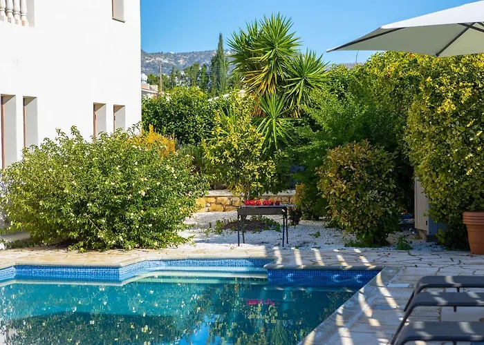 Eliza, Coral Bay * Pégeia