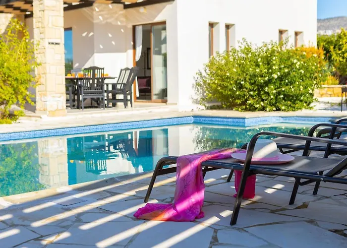 Eliza, Coral Bay Villa