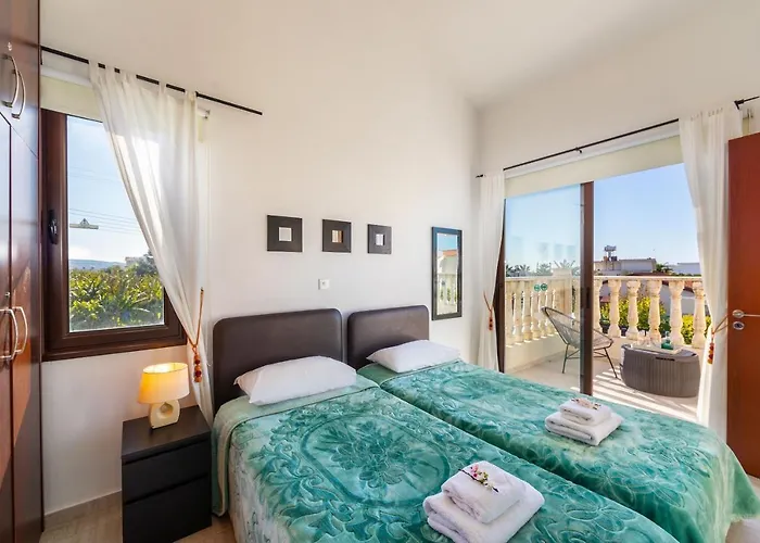 Eliza, Coral Bay * Pégeia