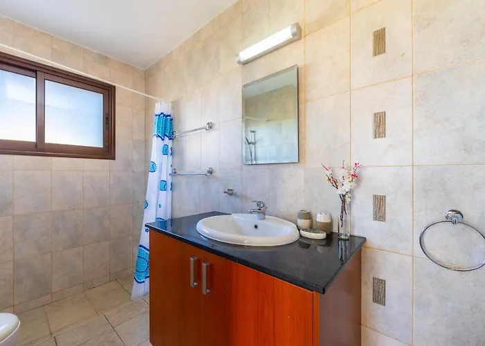 Eliza, Coral Bay Villa *