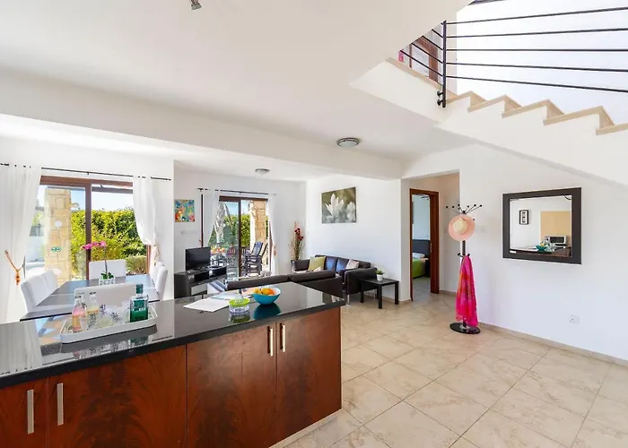 Eliza, Coral Bay * Pégeia