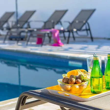 Eliza, Coral Bay Peyia