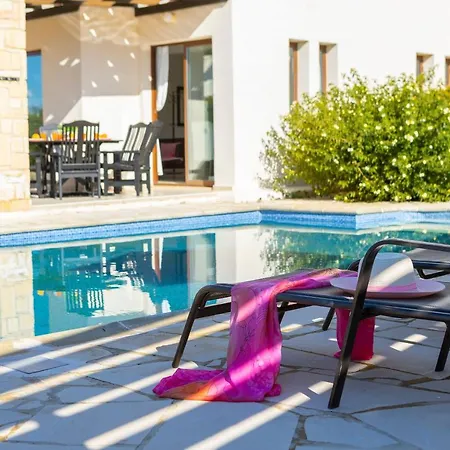 Eliza, Coral Bay Villa