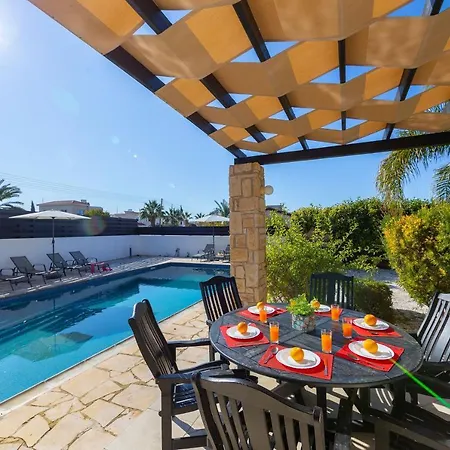 Eliza, Coral Bay Villa *