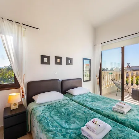 Eliza, Coral Bay * Peyia