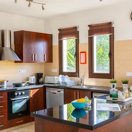 Eliza, Coral Bay Villa *