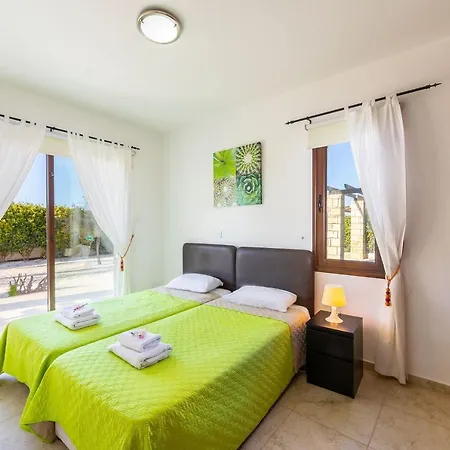 Eliza, Coral Bay Villa Peyia