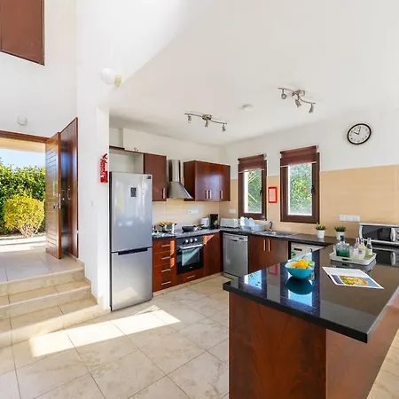 Eliza, Coral Bay Peyia