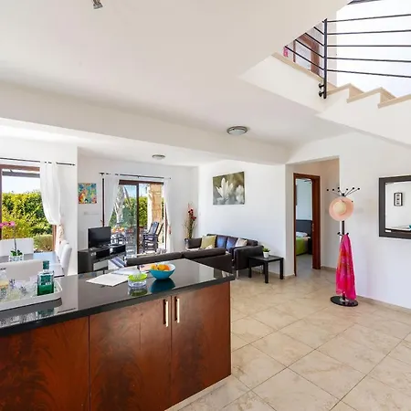 Eliza, Coral Bay * Peyia