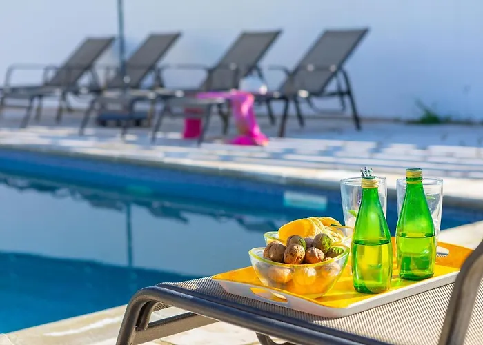 Eliza, Coral Bay Pegeia