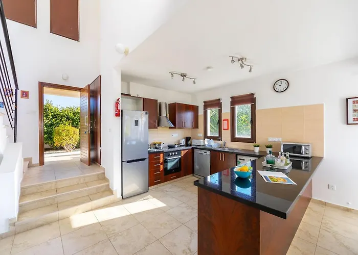 Eliza, Coral Bay Pegeia