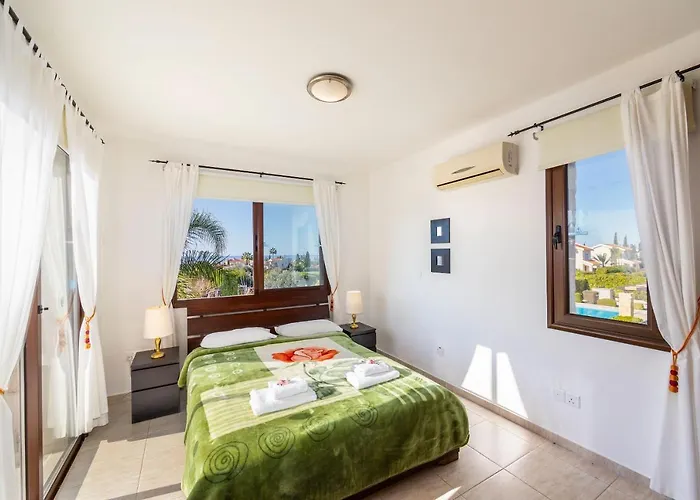 Eliza, Coral Bay * Pegeia